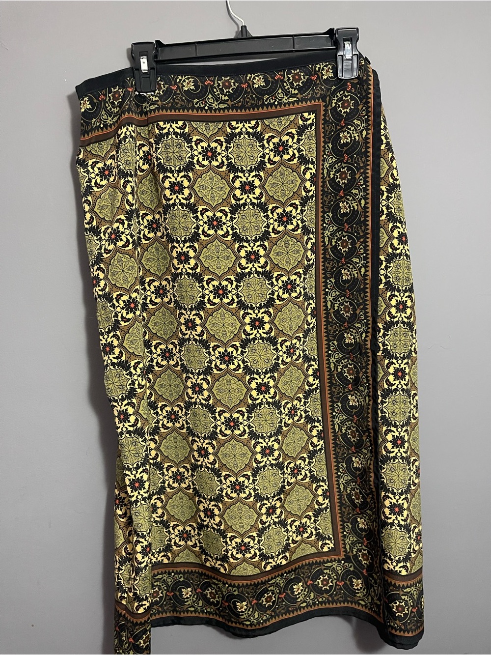 Women’s Black and Gold Patterned Skirt size XL
